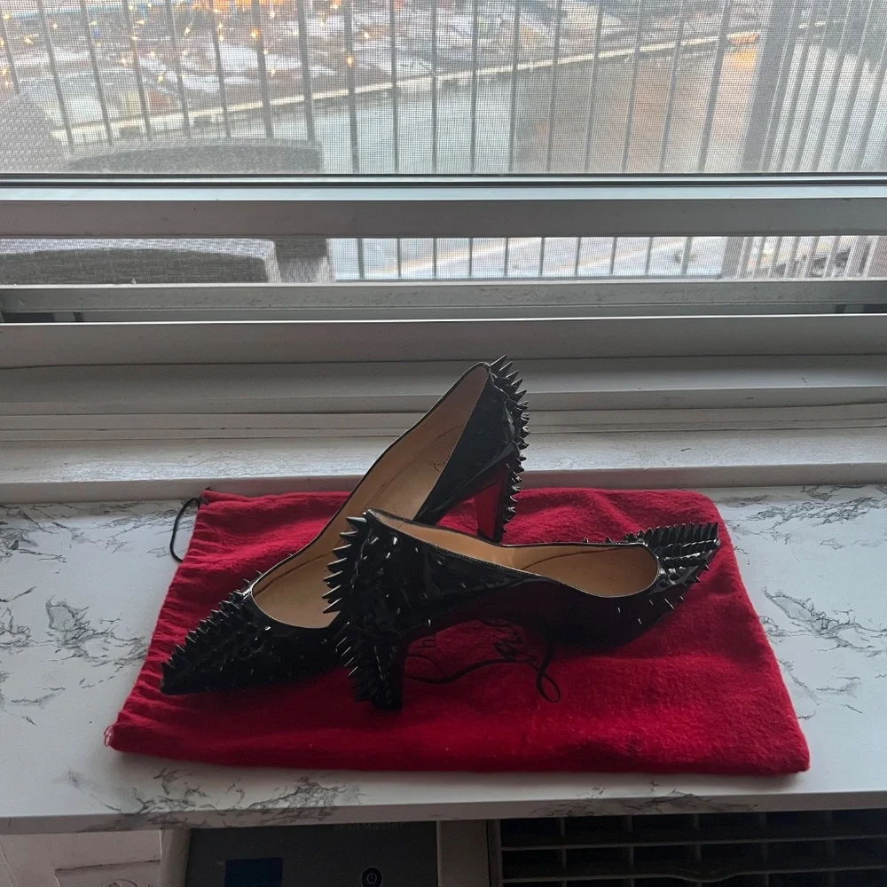 Christian Louboutin - Picture 5 of 5